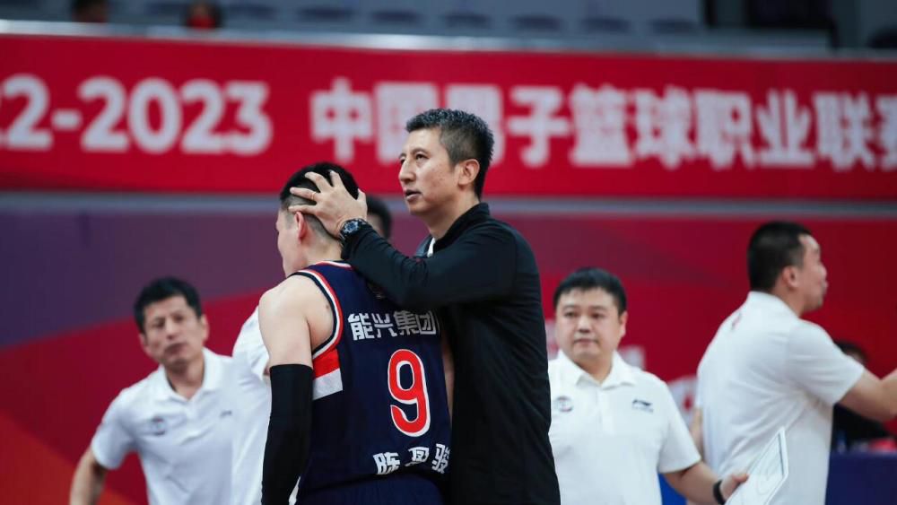 少妇在美国被黑人调教成奴